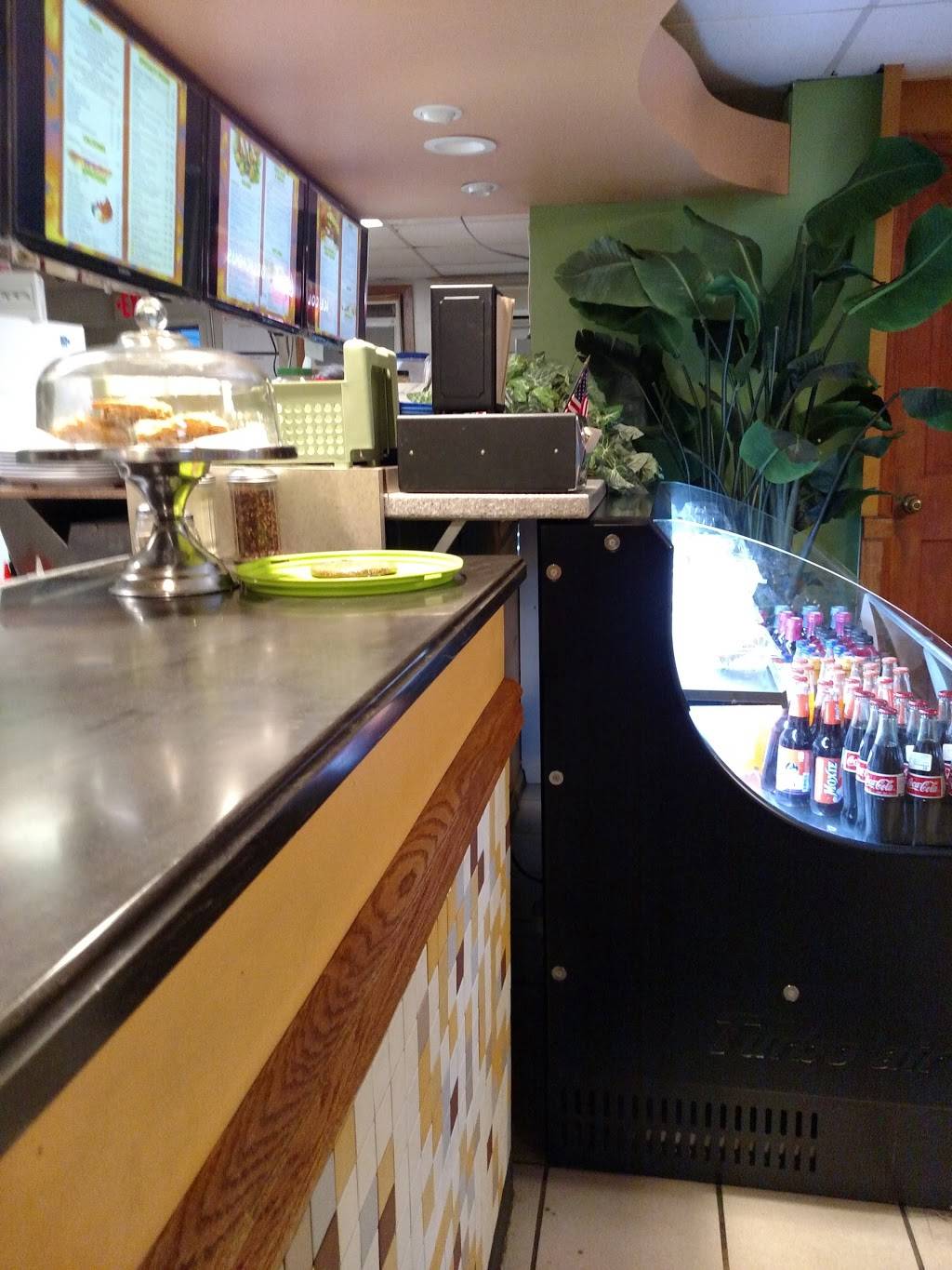 Angelos Pizzeria Of Lisbon | restaurant | 195 Lisbon St #6020, Lisbon, ME 04250, USA | 2073537500 OR +1 207-353-7500