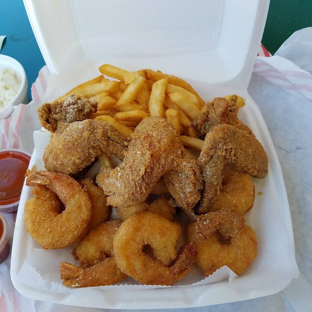 Big J J Fish & Chicken | restaurant | 1114 N Market St, Champaign, IL 61820, USA | 2173514005 OR +1 217-351-4005