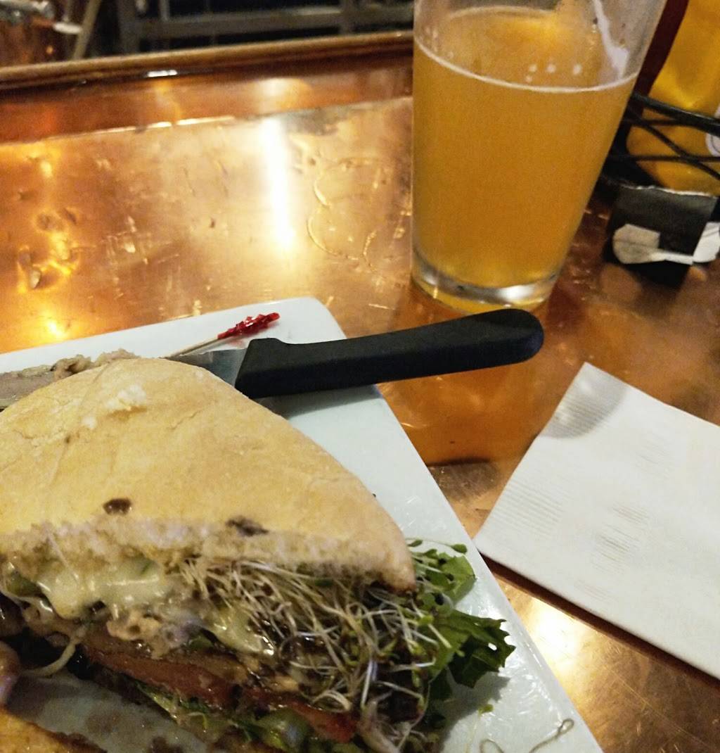 Bent River Brewing Co | restaurant | 1413 5th Ave, Moline, IL 61265, USA | 3097972722 OR +1 309-797-2722