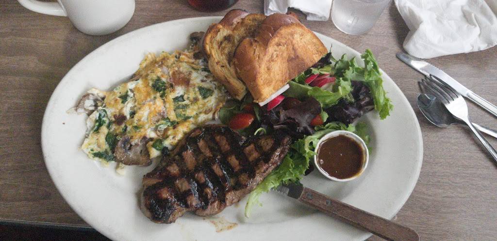 Deluxe Town Diner | restaurant | 627 Mt Auburn St, Watertown, MA 02472, USA | 6179268400 OR +1 617-926-8400