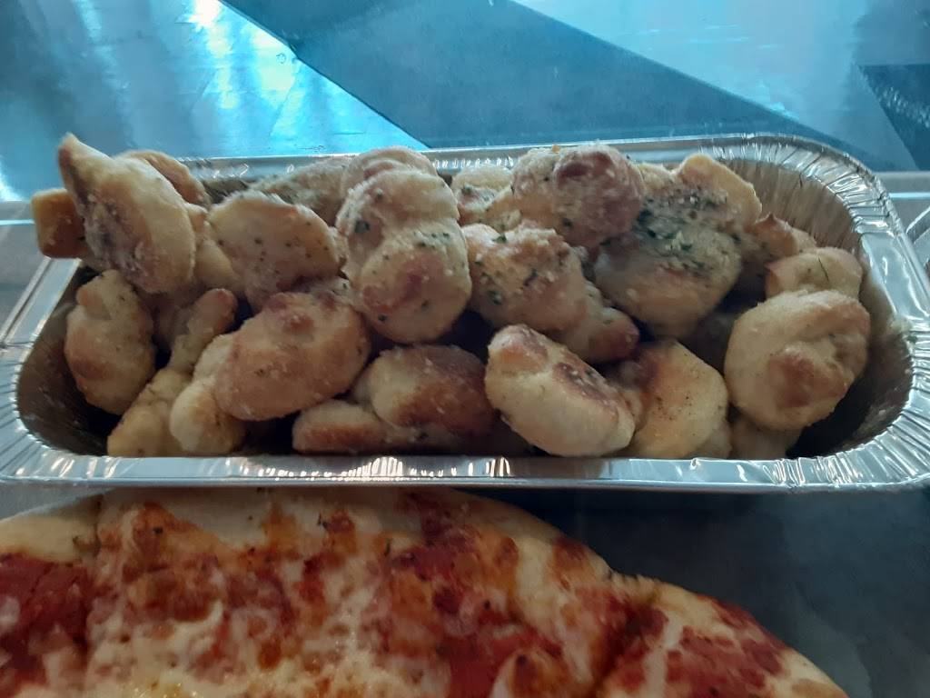 Gepettos Pizzeria and Catering | restaurant | 20 White St, Cohoes, NY 12047, USA | 5182443624 OR +1 518-244-3624