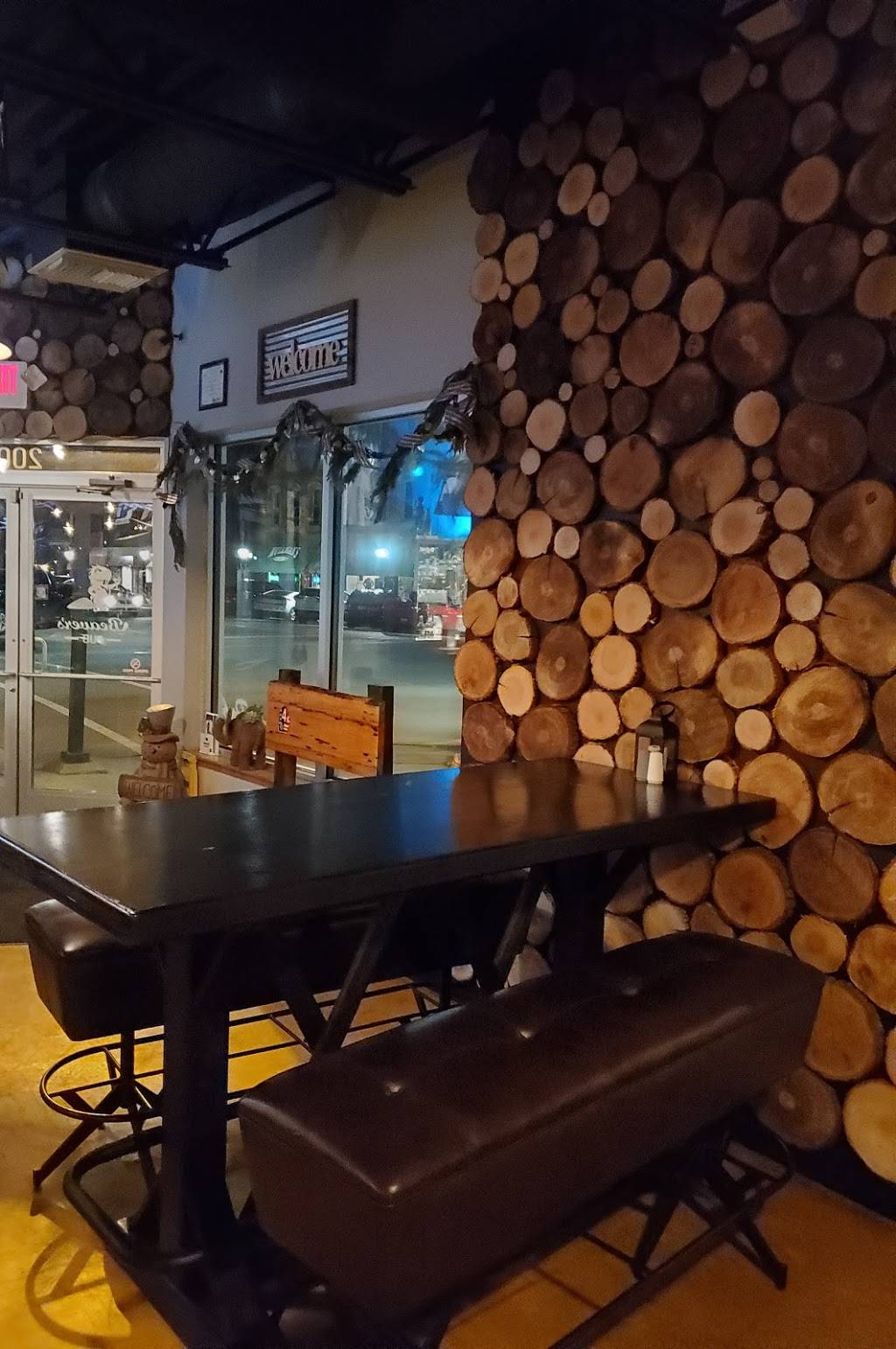 Beavers Pub | restaurant | 200 Center Ave, Bay City, MI 48708, USA | 9897783600 OR +1 989-778-3600