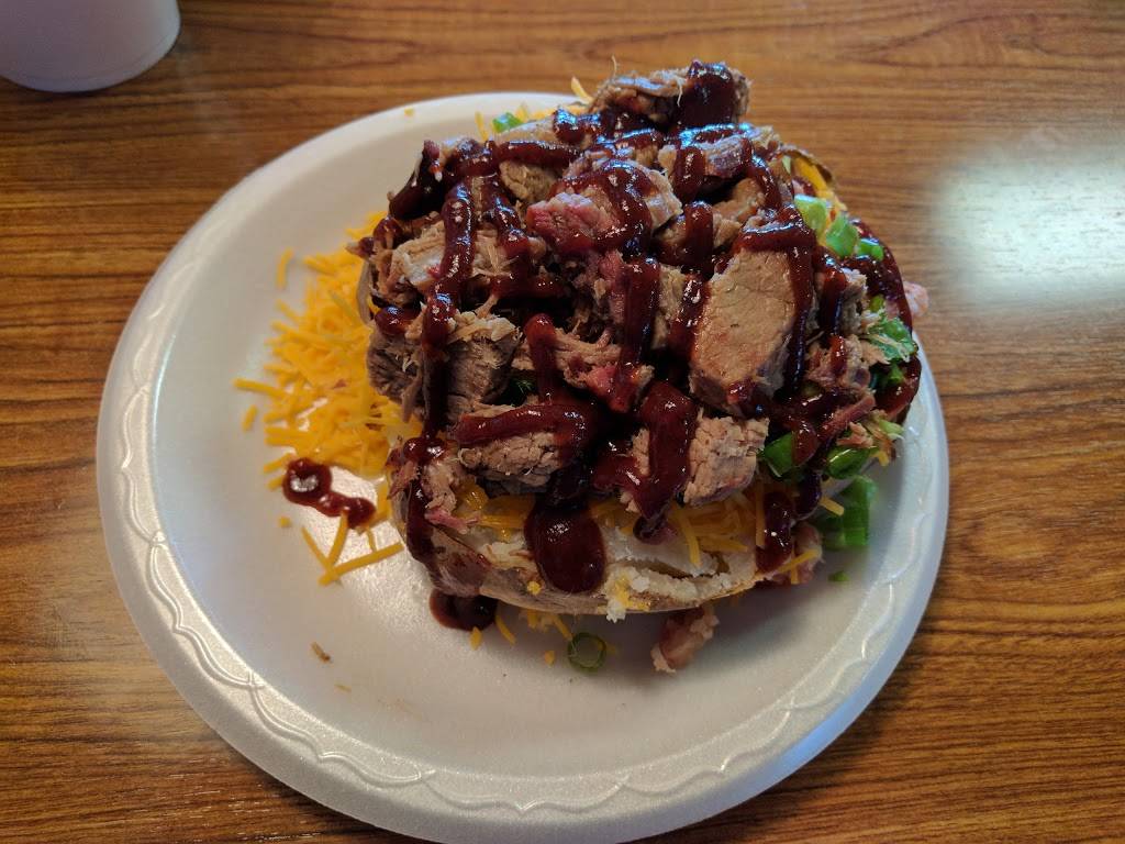 Hog Wild Pit Bar-B-Q | restaurant | 8821W 21st Street N, Wichita, KS 67205, USA | 3167217775 OR +1 316-721-7775