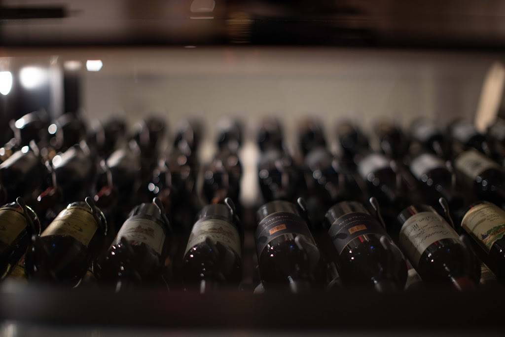 Summer House | restaurant | at The Carlyle on The Lake, 12900 Lake Ave Unit 2, Lakewood, OH 44107, USA | 2162702300 OR +1 216-270-2300