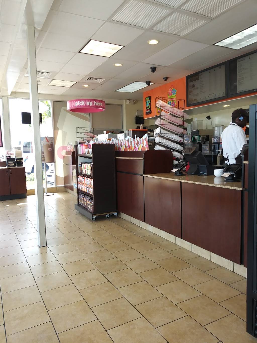 Dunkin | bakery | 901 W State Rd 84, Fort Lauderdale, FL 33315, USA | 9544638512 OR +1 954-463-8512