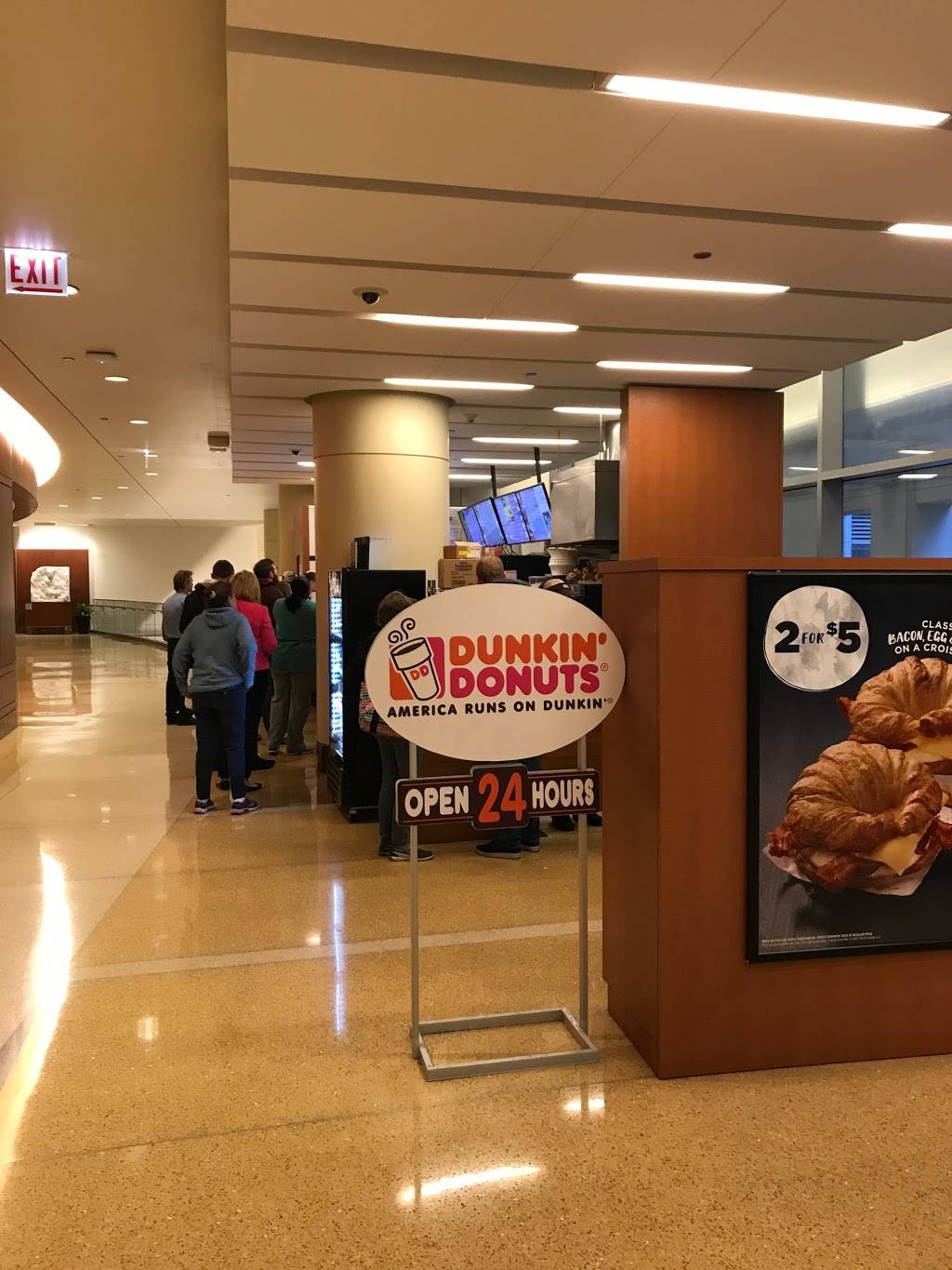 Dunkin Donuts | cafe | 250 E Superior St, Chicago, IL 60611, USA | 3122028715 OR +1 312-202-8715