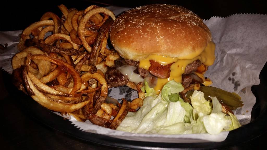 Red Ball Bar & Grill | restaurant | 539 W 5th St, Baxter Springs, KS 66713, USA | 6208562020 OR +1 620-856-2020