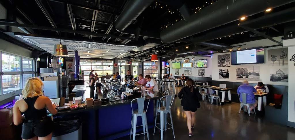 Berry St. Ice House | restaurant | 2000 W Berry St, Fort Worth, TX 76110, USA | 8173860724 OR +1 817-386-0724