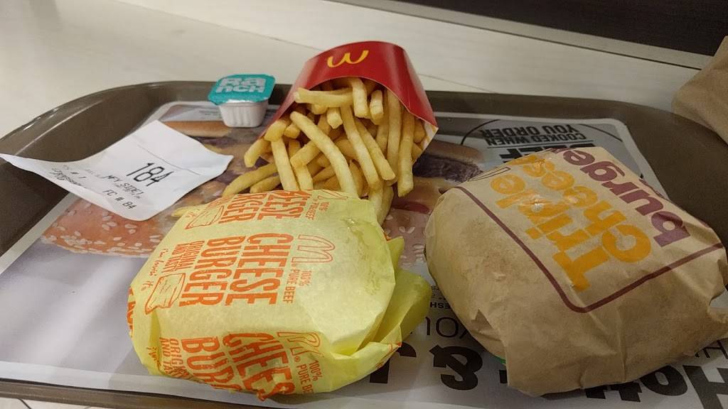 McDonalds | restaurant | 26940 Sierra Hwy, Santa Clarita, CA 91321, USA | 6612525251 OR +1 661-252-5251