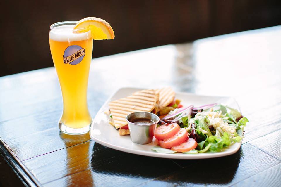 West Hills Flats & Taps | restaurant | 7403 Kingston Pike, Knoxville, TN 37919, USA | 8654445147 OR +1 865-444-5147