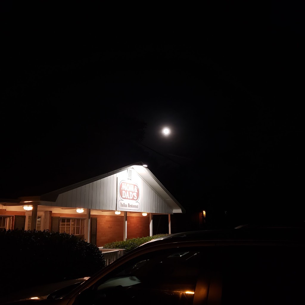 Mom & Dads Italian Restaurant | restaurant | 2184 US-90, Defuniak Springs, FL 32433, USA | 8508925812 OR +1 850-892-5812
