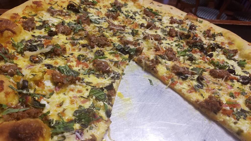 Magpie Pizzeria | restaurant | 728 47th Ave, Amana, IA 52203, USA | 3196225210 OR +1 319-622-5210