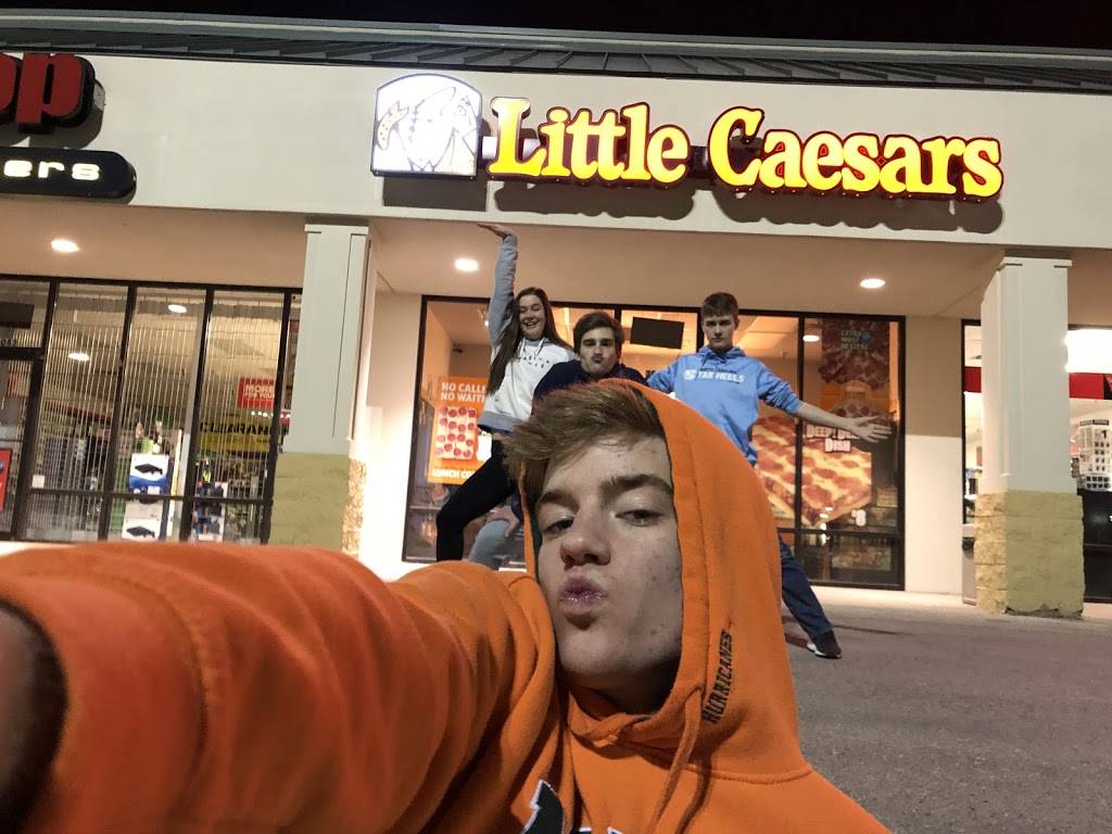 Little Caesars Pizza | meal delivery | 3041 1st Ave S, Fort Dodge, IA 50501, USA | 5159553330 OR +1 515-955-3330