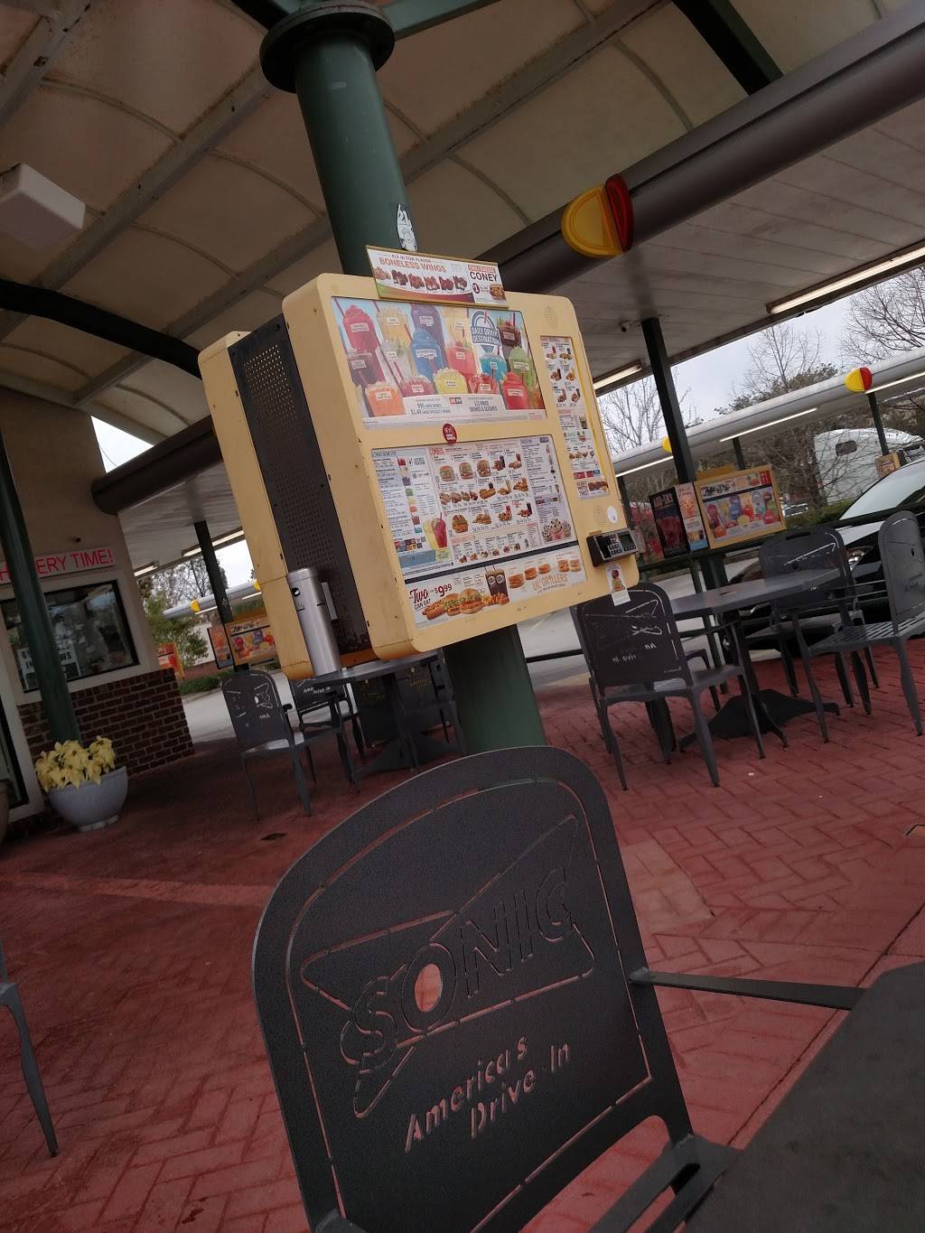 Sonic Drive-In | restaurant | 1020 King George Blvd, Savannah, GA 31419, USA | 9129276777 OR +1 912-927-6777