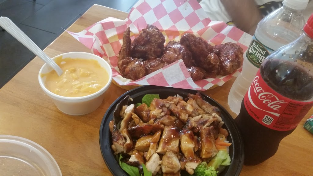 Chix & Wings | restaurant | 138 S 11th St, Philadelphia, PA 19107, USA | 2159258881 OR +1 215-925-8881