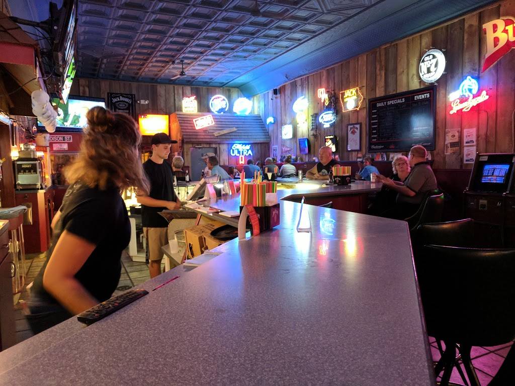 Dts Pub & Primetime | restaurant | 228 S Main St, Fayette, IA 52142, USA | 5634254351 OR +1 563-425-4351