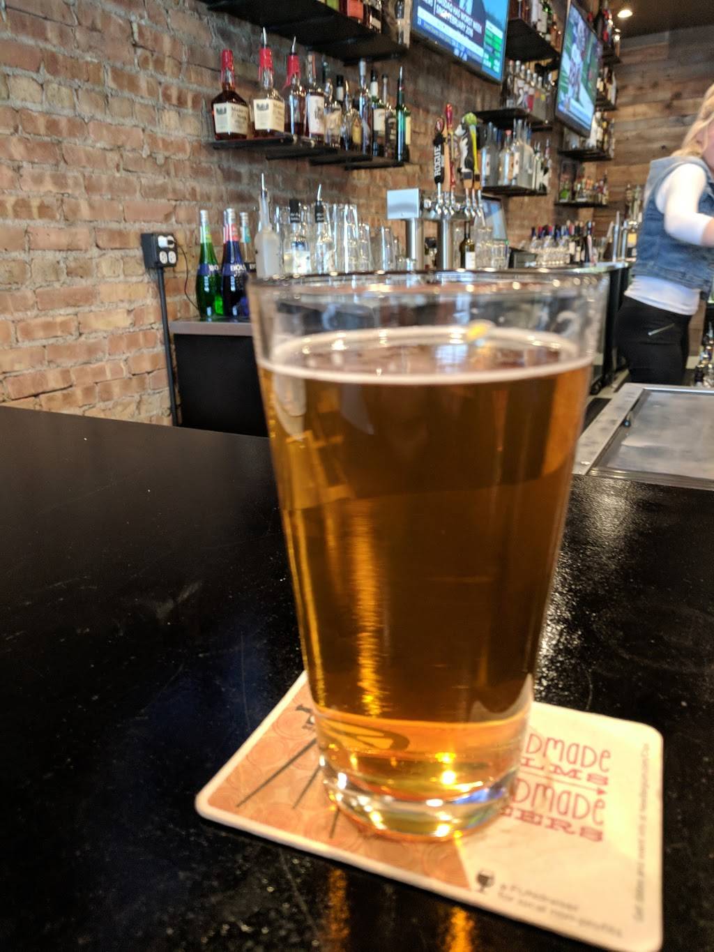 Johnnys Blitz | restaurant | 20 N Cass Ave, Westmont, IL 60559, USA | 6305419015 OR +1 630-541-9015