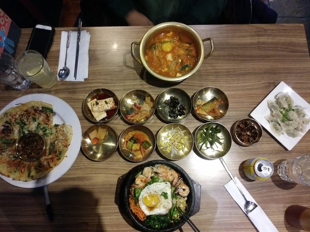 Moon Palace Restaurant | restaurant | 216 W Cermak Rd, Chicago, IL 60616, USA | 3122254081 OR +1 312-225-4081