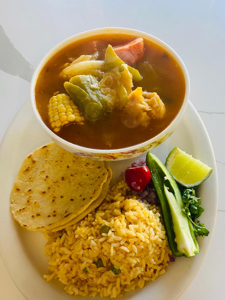 El Sabor Salvadoreño Restaurant | restaurant | 740 Waverly St, Framingham, MA 01702, USA | 5083096597 OR +1 508-309-6597