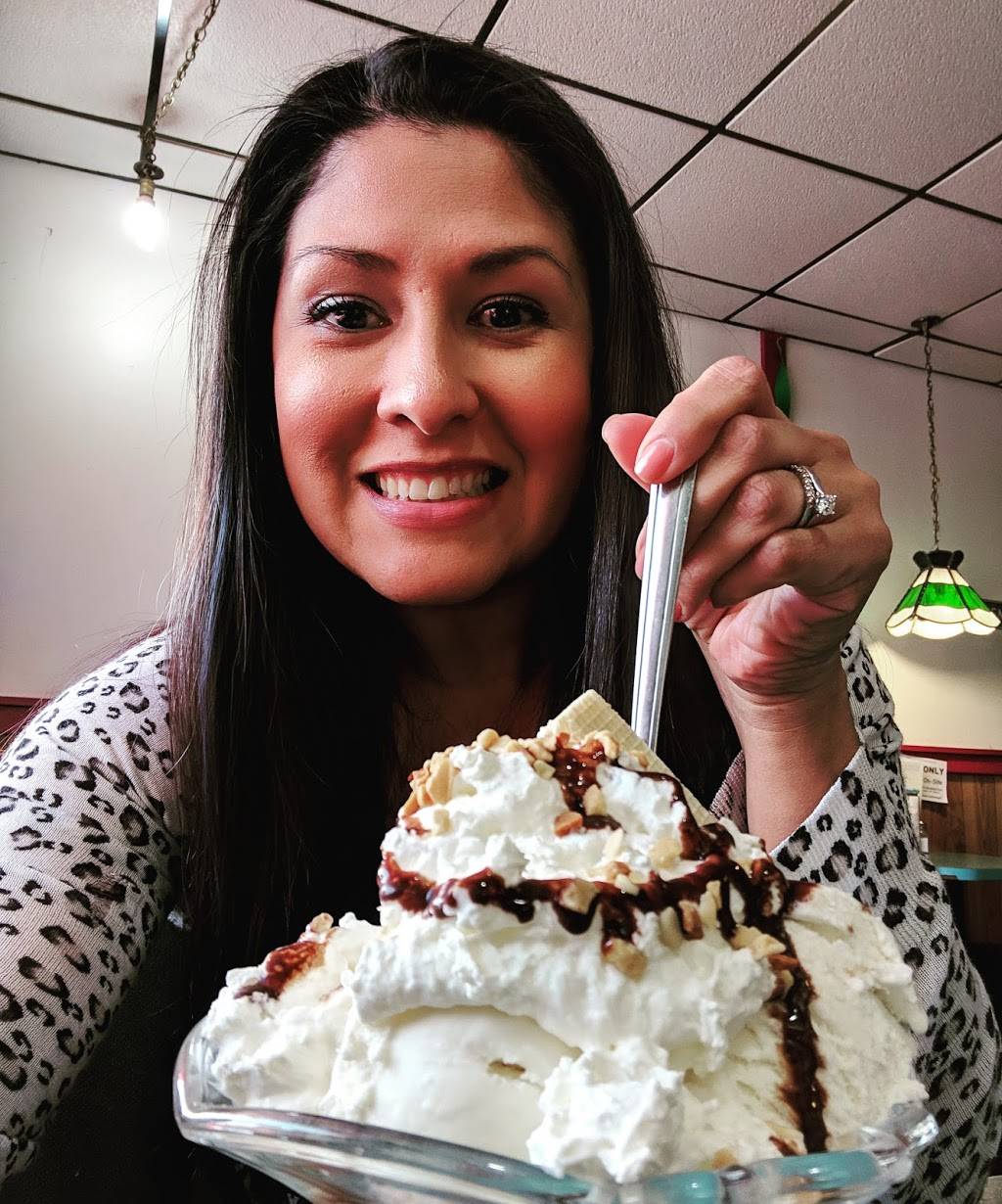 Lindys Chili & Gerties Ice Cream | restaurant | 6544 W Archer Ave, Chicago, IL 60638, USA | 7732291512 OR +1 773-229-1512