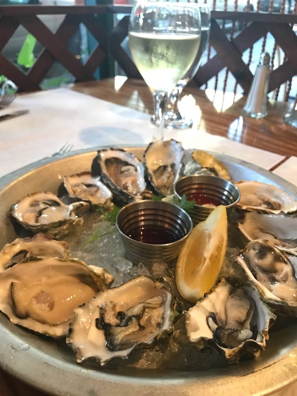 Hyde Street Seafood House & Raw Bar | restaurant | 1509 Hyde St, San Francisco, CA 94109, USA | 4159313474 OR +1 415-931-3474