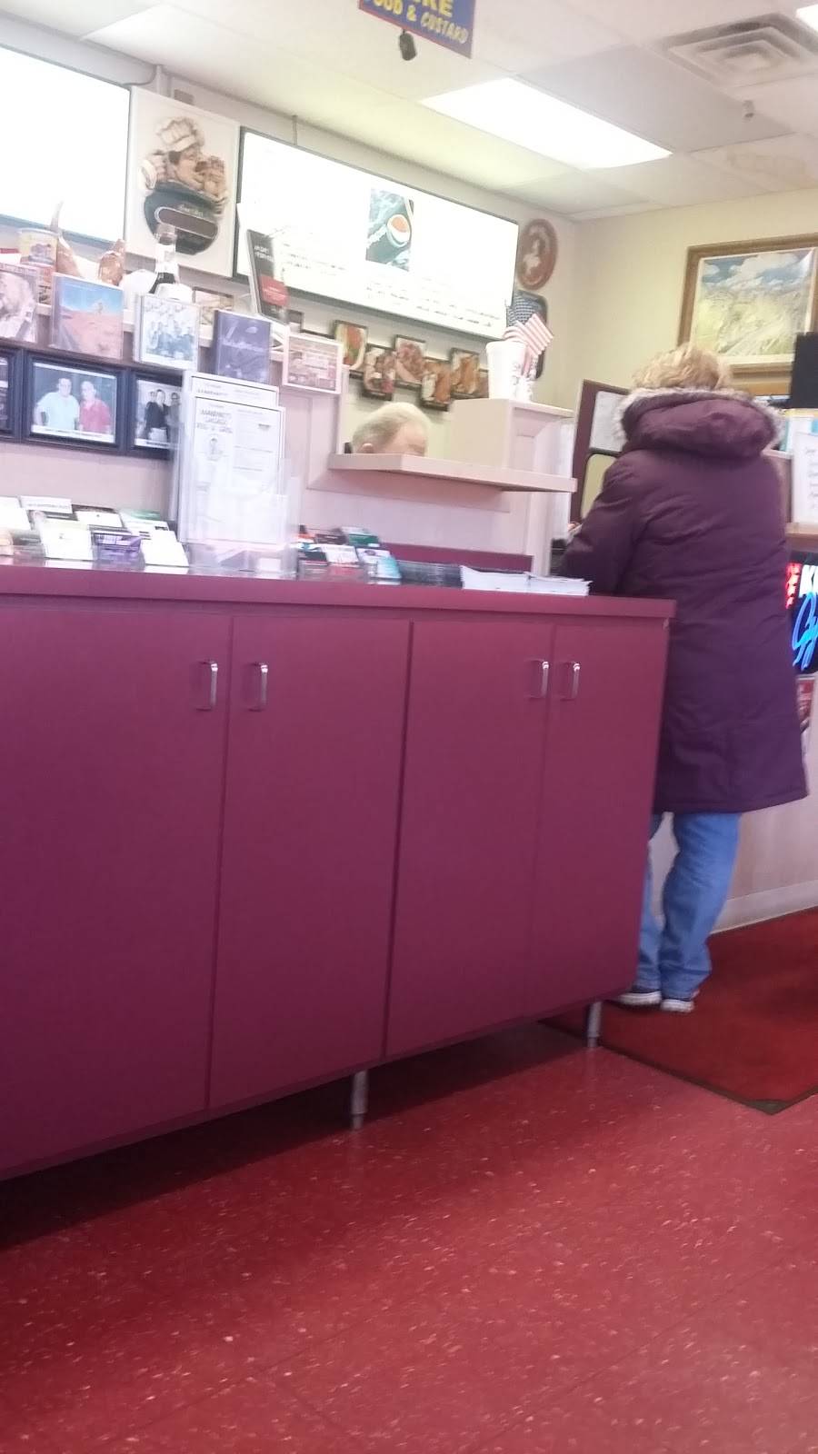 Mandinos | restaurant | 406 N Lake Ave, Twin Lakes, WI 53181, USA | 2628773647 OR +1 262-877-3647