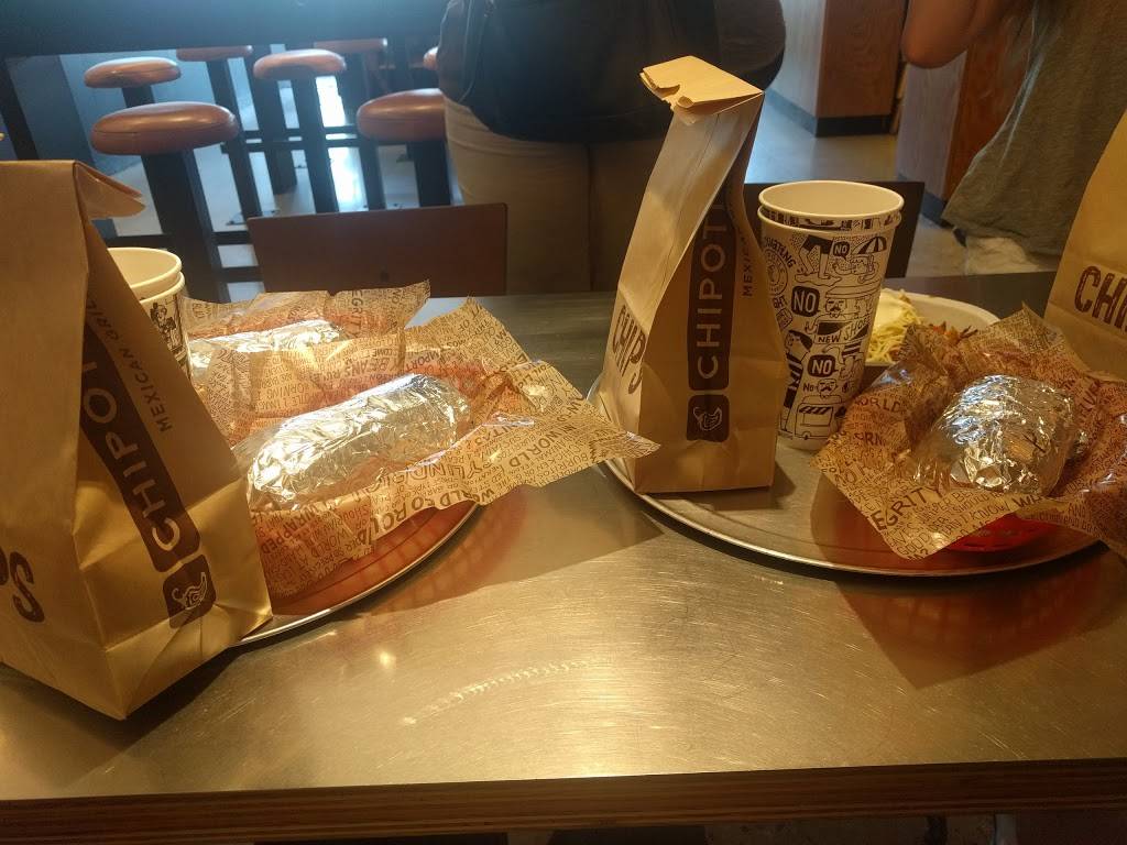 Chipotle Mexican Grill | restaurant | 815 Hutchinson River Pkwy, Bronx, NY 10465, USA | 7188221696 OR +1 718-822-1696
