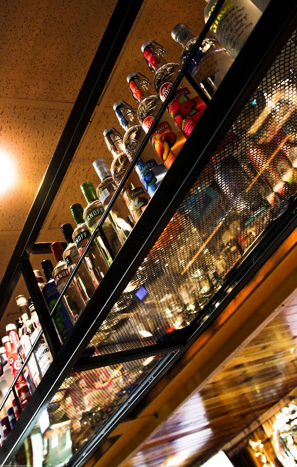 Blue Diamond Pool Grill | restaurant | 3330 Commercial St SE, Salem, OR 97302, USA | 5033858770 OR +1 503-385-8770