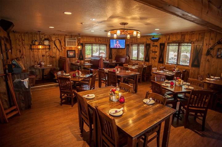 Nikos Red Mill Tavern | restaurant | 1040 Lake Ave, Woodstock, IL 60098, USA | 8153386455 OR +1 815-338-6455