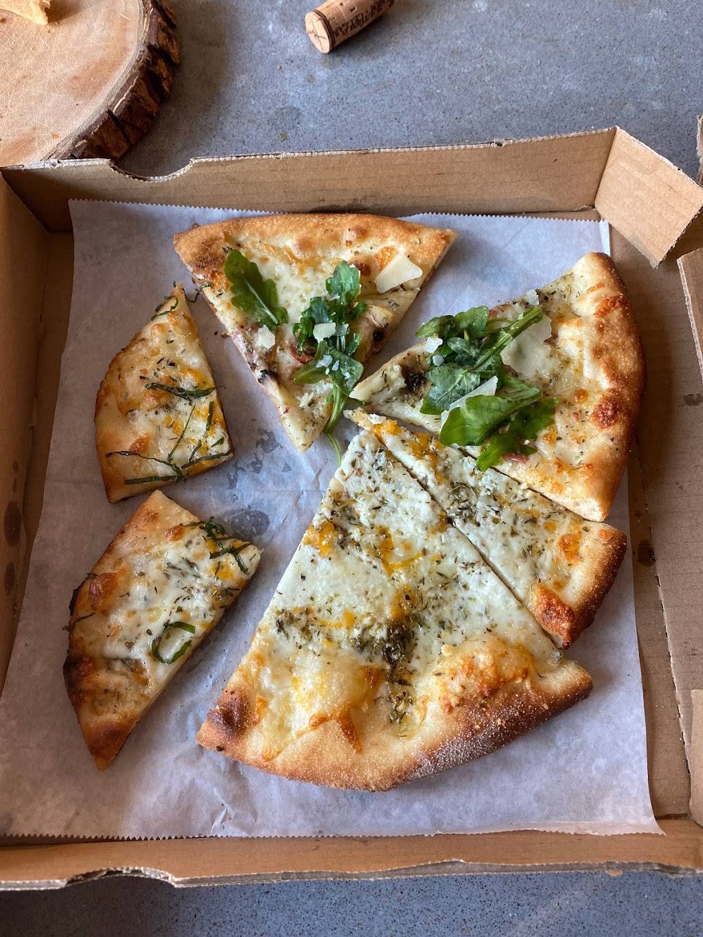 Tilfords Wood Fired Pizza | restaurant | 2107 Kinney Ave, Austin, TX 78704, USA | 5129427670 OR +1 512-942-7670