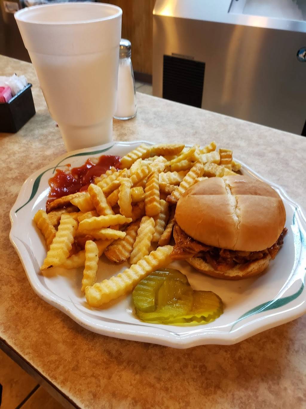 Garys Restaurant | restaurant | 405 S State St, Freeburg, IL 62243, USA | 6185399168 OR +1 618-539-9168