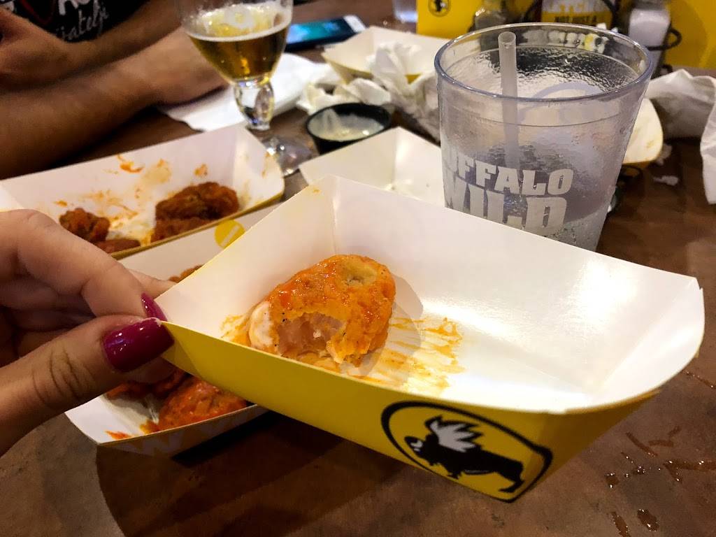 Buffalo Wild Wings | restaurant | 33 Maryland Ave C, Rockville, MD 20850, USA | 3012519393 OR +1 301-251-9393