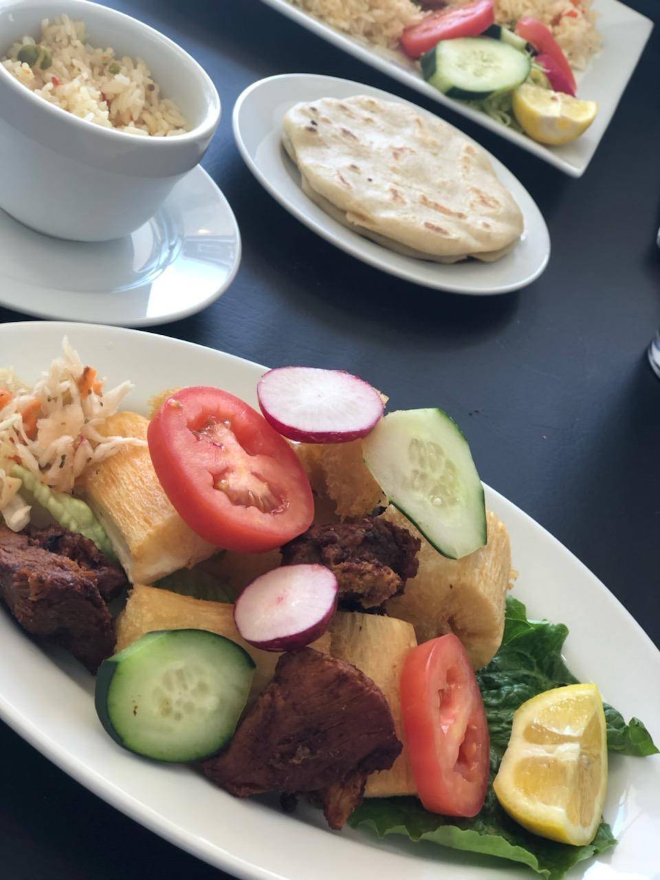 Gonzalez Pupuseria y Restaurante | restaurant | 31 Bowling Dr Suite J, Jackson, TN 38305, USA | 7312401061 OR +1 731-240-1061