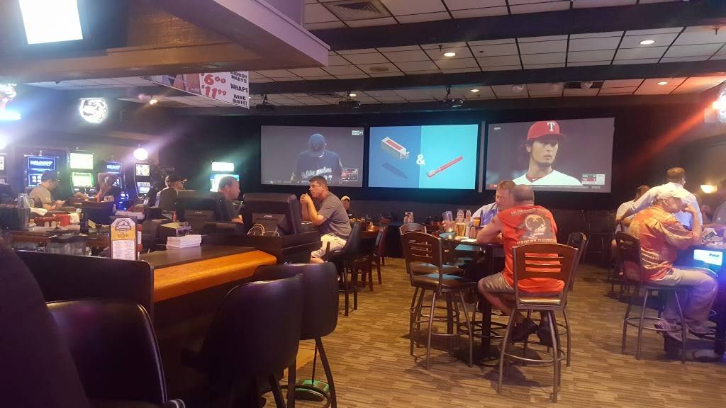 Scoreboard Bar & Grill | restaurant | 7550 E State St, Rockford, IL 61108, USA | 8153975800 OR +1 815-397-5800