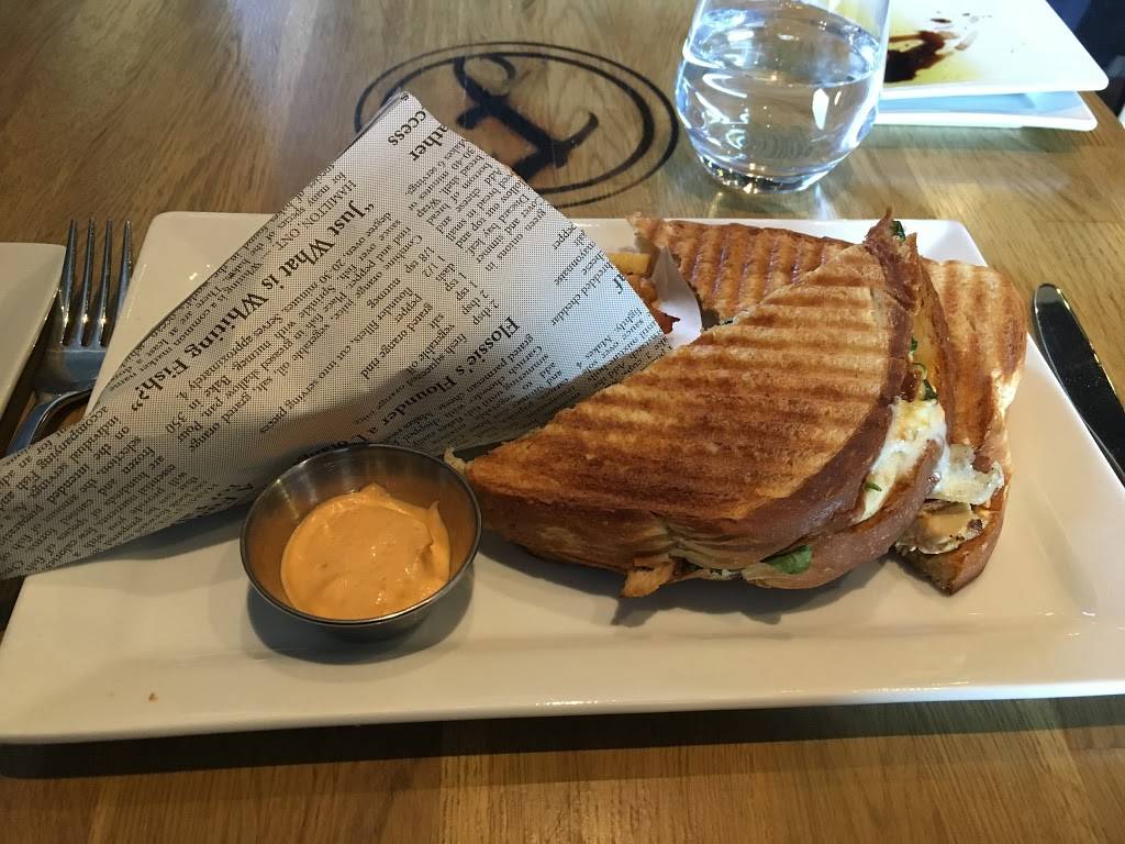 Bistro Fernand | restaurant | 2 Place du Marché, Beauharnois, QC J6N 2S1, Canada | 4503953939 OR +1 450-395-3939