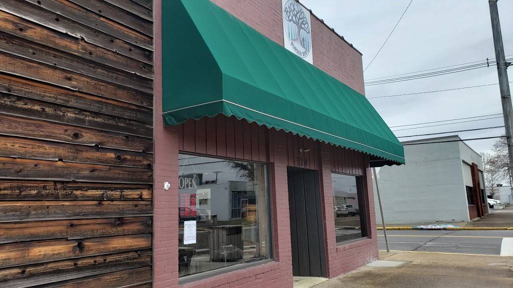 Backwoods Burger Bar | restaurant | 324 E Market St, Kingsport, TN 37660, USA | 4233924272 OR +1 423-392-4272