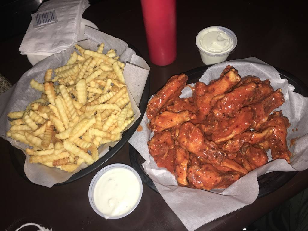 Boozies Bar & Grill | restaurant | 114 W 3rd St, Davenport, IA 52801, USA | 5633282929 OR +1 563-328-2929