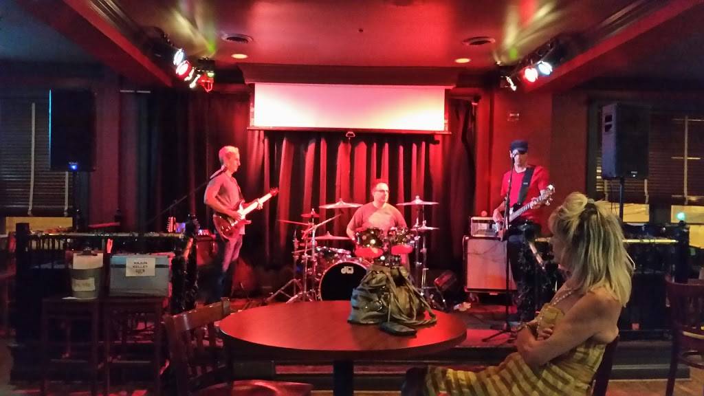 Greene Growlers | restaurant | 227 E Diamond Ave, Gaithersburg, MD 20877, USA | 2402616196 OR +1 240-261-6196