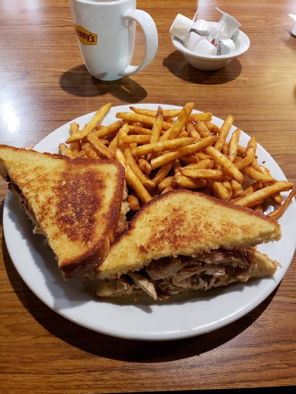 Dennys | restaurant | 2421 S Archibald Ave, Ontario, CA 91761, USA | 9099473103 OR +1 909-947-3103