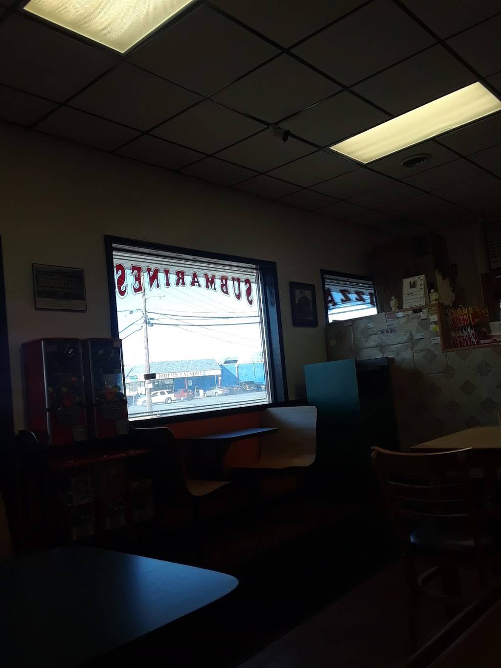 Perrys Pizzeria | meal delivery | 2015 Old Orems Rd, Middle River, MD 21220, USA | 4106863636 OR +1 410-686-3636