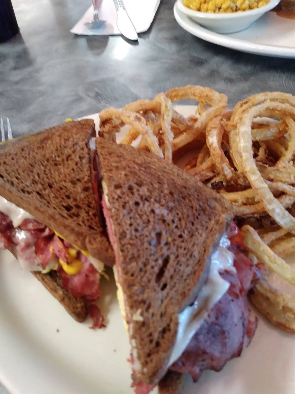 Jakes Diner | restaurant | 102 Alden Rd, Fairhaven, MA 02719, USA | 5089965253 OR +1 508-996-5253