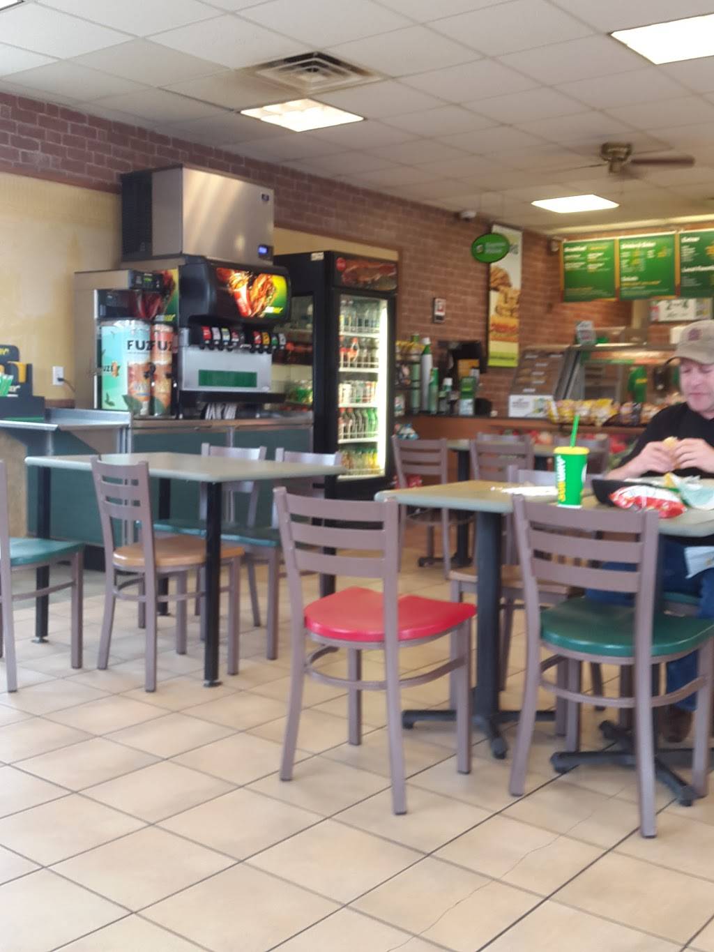 Subway Restaurants | restaurant | 920 S Park Ave, Herrin, IL 62948, USA | 6189426328 OR +1 618-942-6328