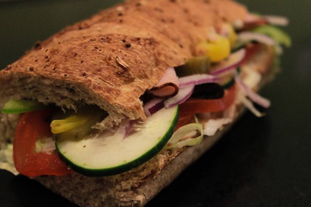 Subway Restaurants | restaurant | 233 N Michigan Ave, Chicago, IL 60601, USA | 3122409900 OR +1 312-240-9900