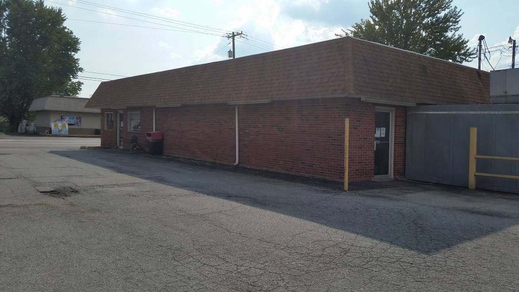 Staggs Dairy Treats & Restaurant | restaurant | 1010 W 3rd St, Rushville, IN 46173, USA | 7659383251 OR +1 765-938-3251