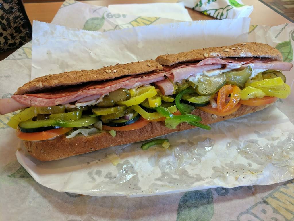 Subway Restaurants | restaurant | 5225 Canyon Crest Dr, Towne Ctr Suite 19, Riverside, CA 92507, USA | 9516863785 OR +1 951-686-3785