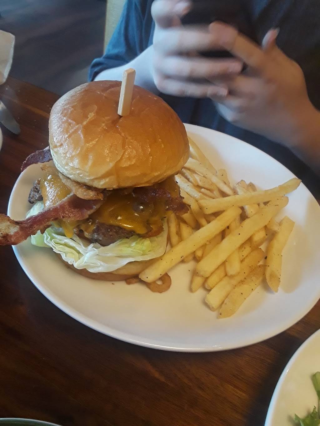 Applebees Grill + Bar | restaurant | 10501 E Garden Dr, Aurora, CO 80012, USA | 7207482617 OR +1 720-748-2617