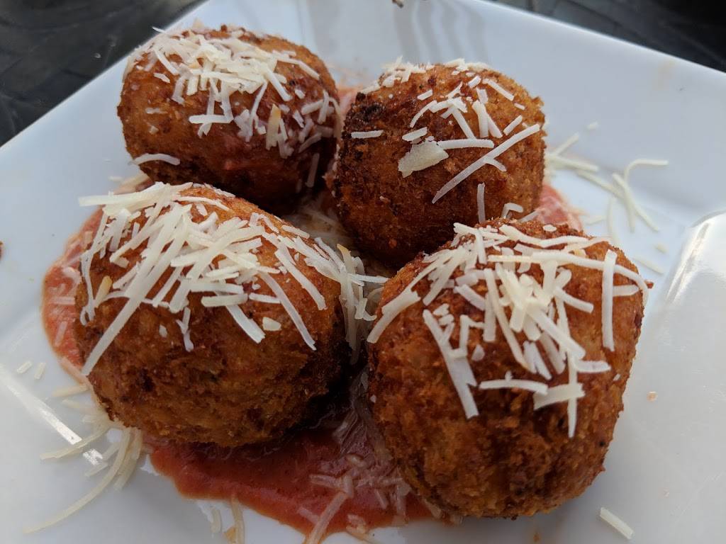 The Cheesecake Factory | restaurant | 455 Menlo Park Drive, Edison, NJ 08837, USA | 7324947000 OR +1 732-494-7000