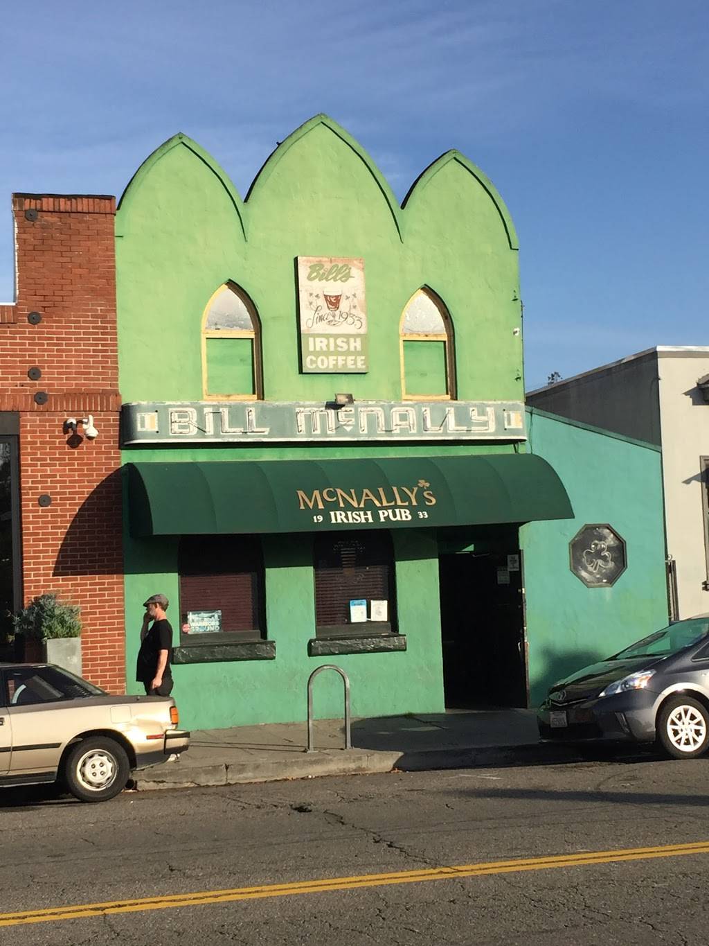 McNallys Irish Pub | restaurant | 5352 College Ave, Oakland, CA 94618, USA | 5106553929 OR +1 510-655-3929