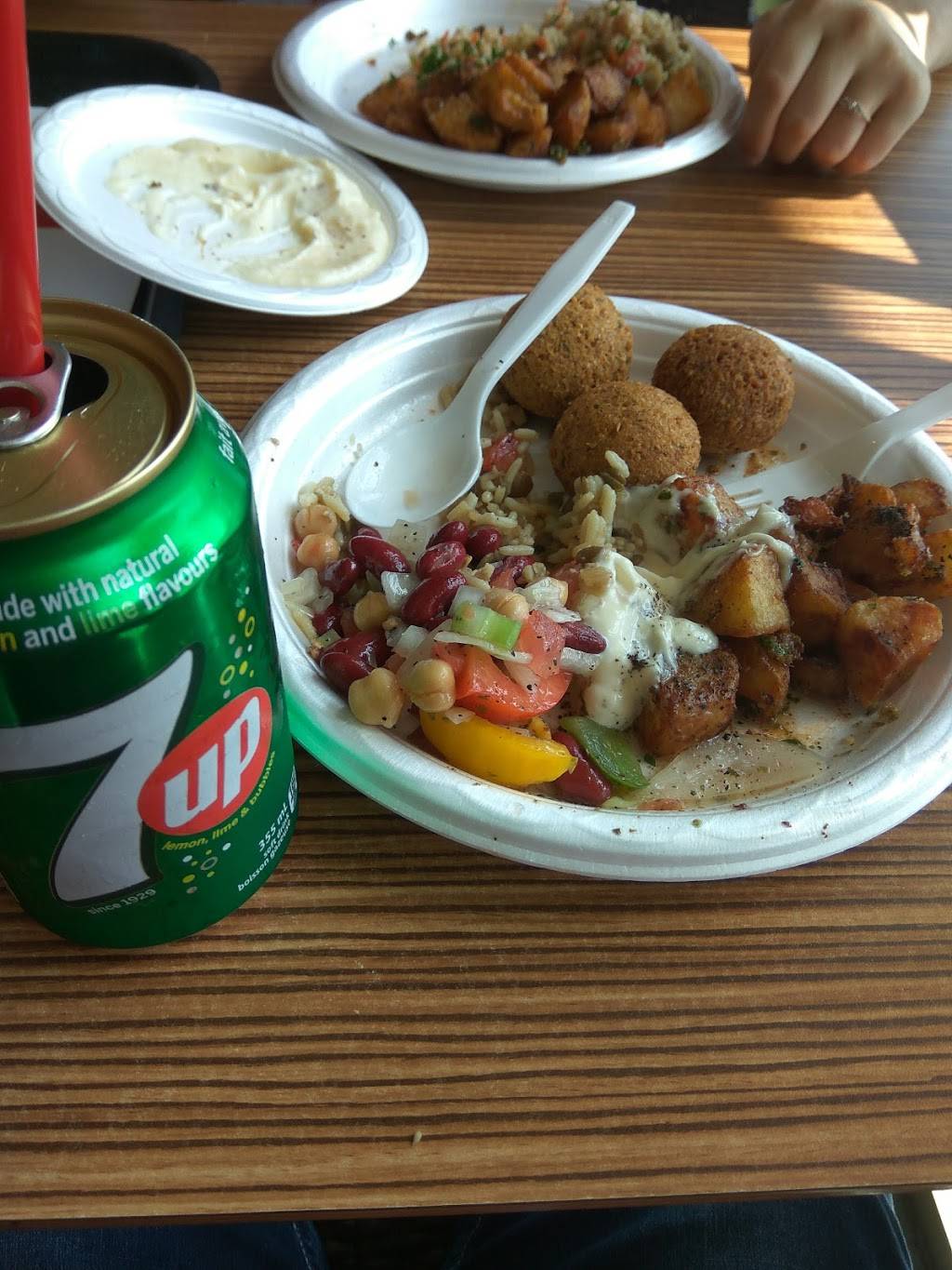 Amir Blainville | restaurant | 10 Boulevard de la Seigneurie E #108, Blainville, QC J7C 3V5, Canada | 4504192647 OR +1 450-419-2647