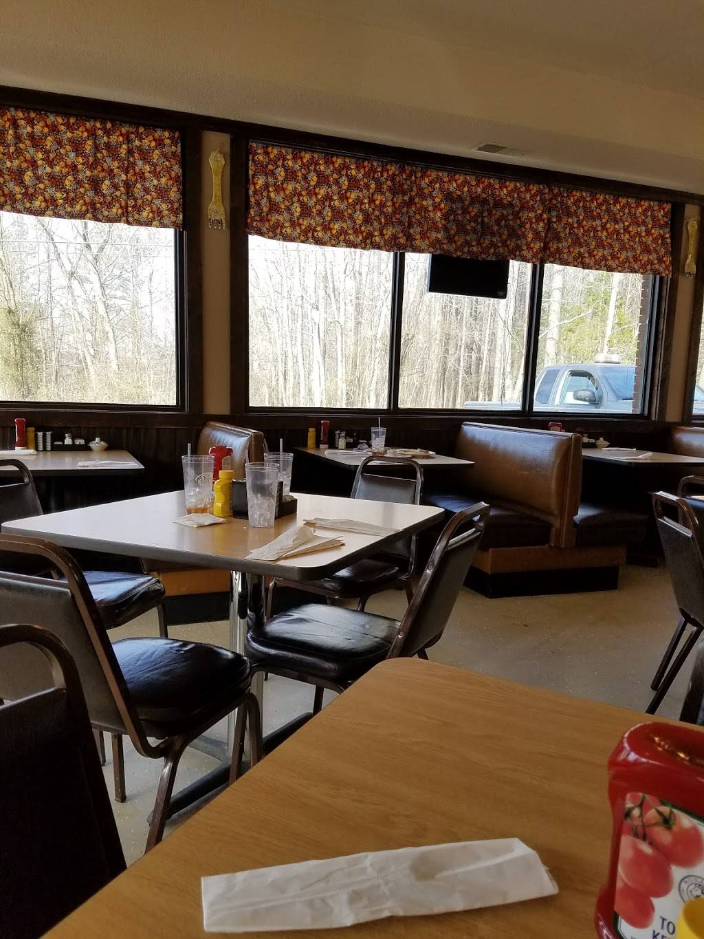 4-Way Grill | restaurant | 6121 E Antioch Rd, Springville, TN 38256, USA | 7316410100 OR +1 731-641-0100